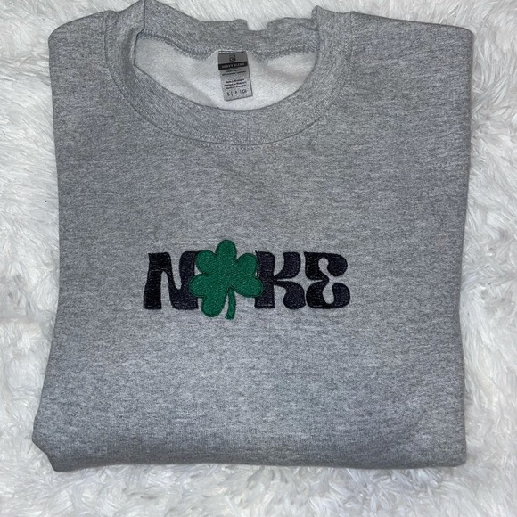 Embroidered Nike crewneck - Picture 1 of 2